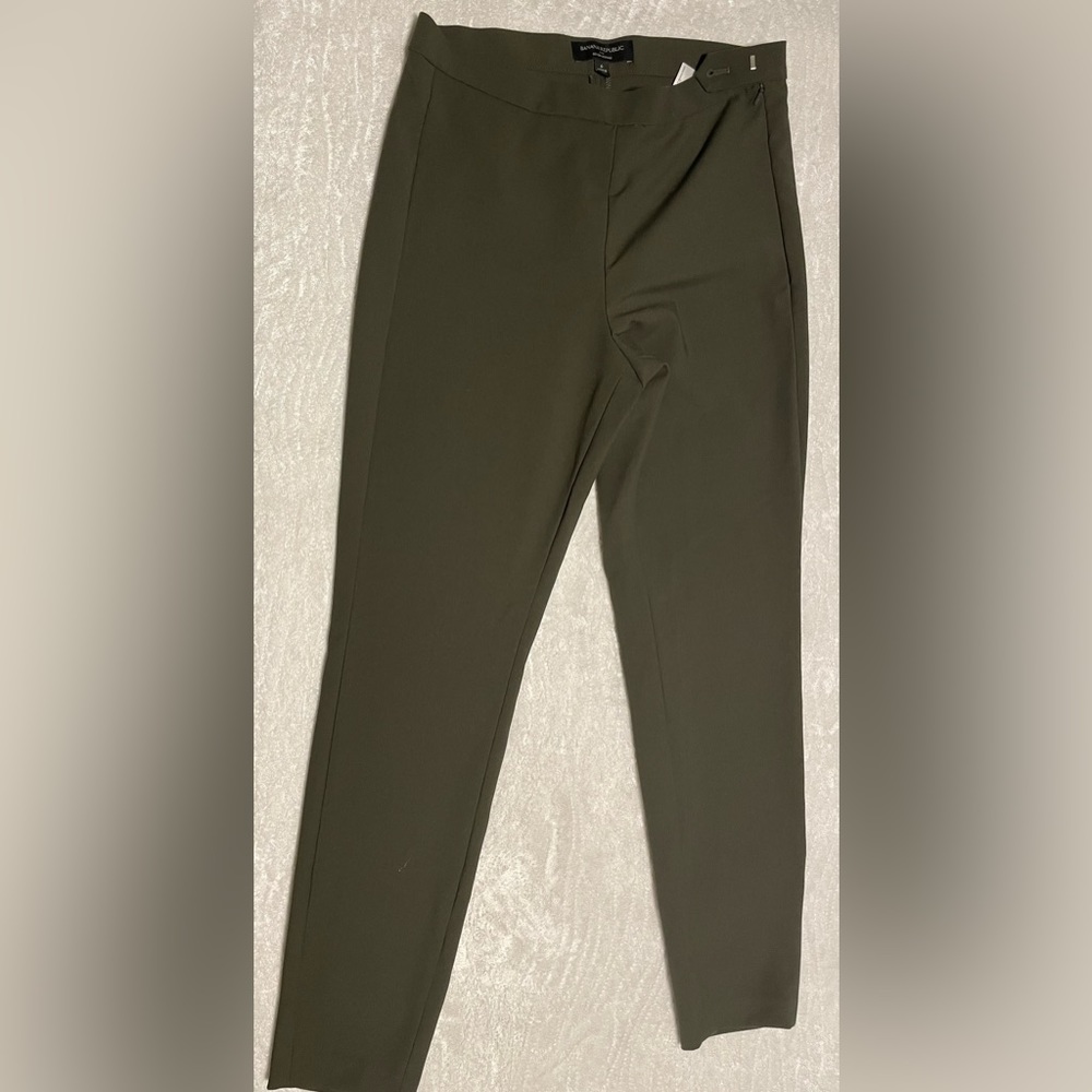 Banana Republic Factory Devon skinny pants - Size 6 - Military Green Color